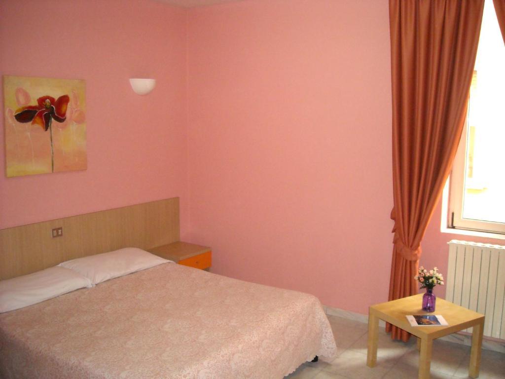 קאסרטה Hotel New Baby חדר תמונה